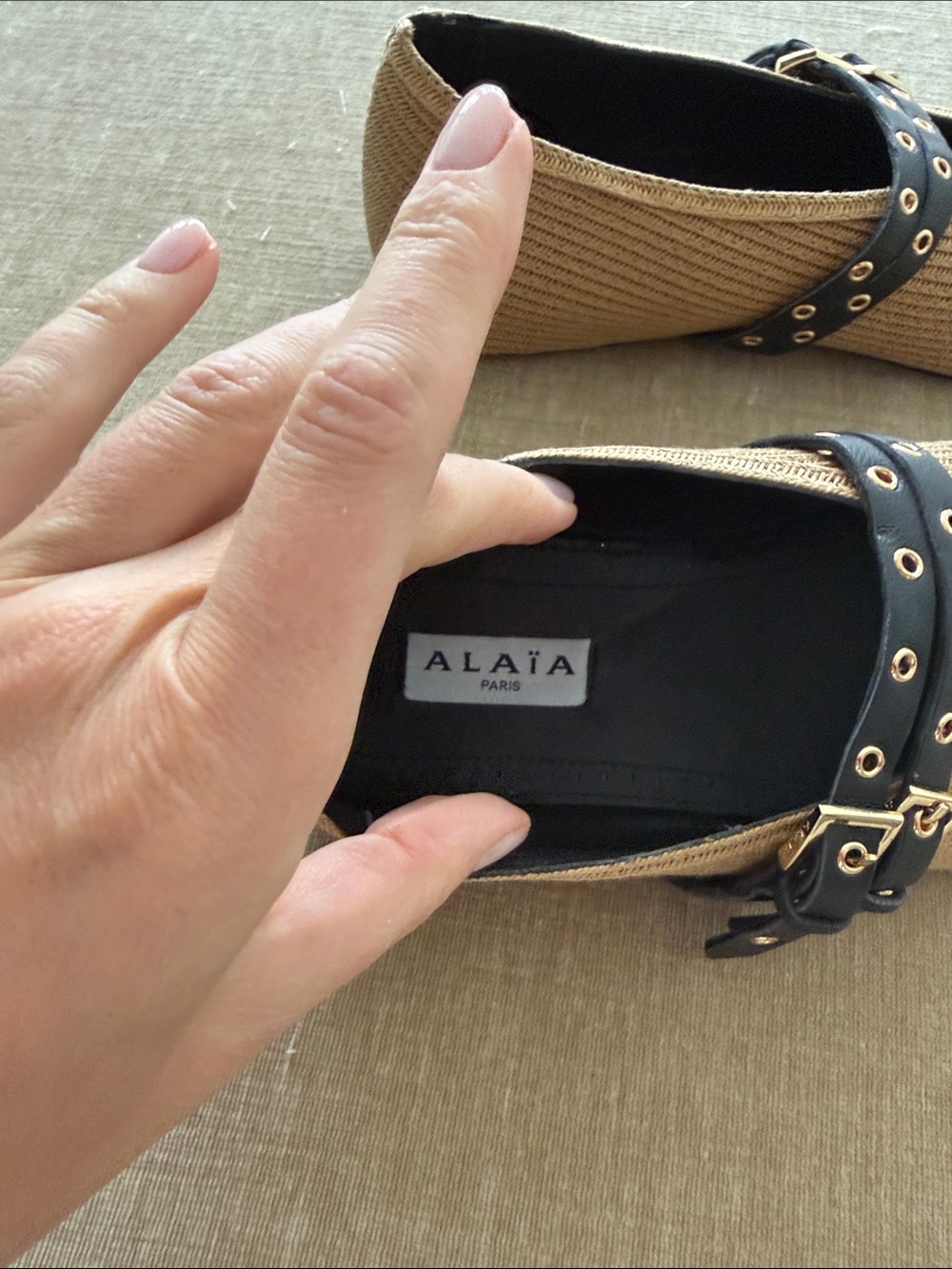 Alaia flats women shoes size 38 but run smaller. Authentic - Picture 5 of 12
